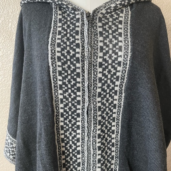 Hooded Poncho Sweater - Picture 6 of 8